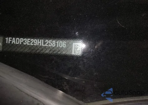 2017 Ford Focus S z USA, uszkodzony, nr VIN 1FADP3E29HL258106